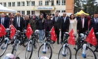 Büyükşehir Öğretmenlere Bisiklet Dağıttı
